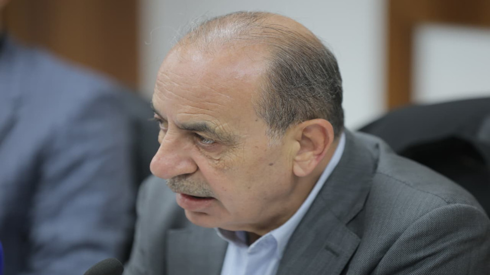 وزير الإدارة المحلية يمدد فترة تجديد رخص المهن لنهاية آذار