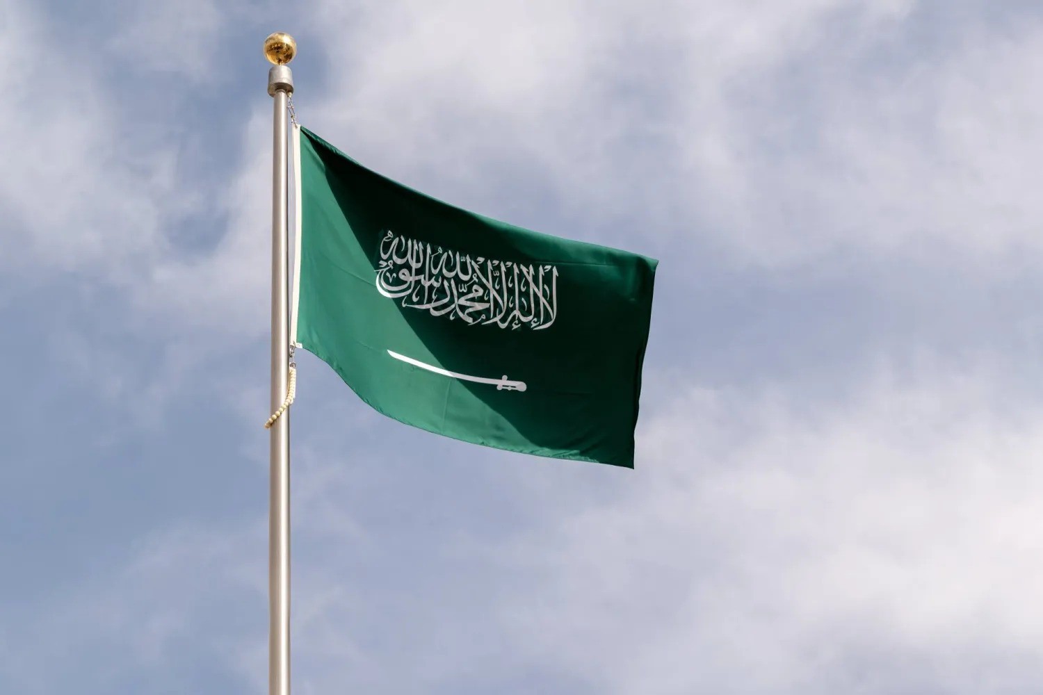 ‏السعودية: ندين بأشد العبارات العمل الإرهابي الجبان ضد كنيسة في الكرك