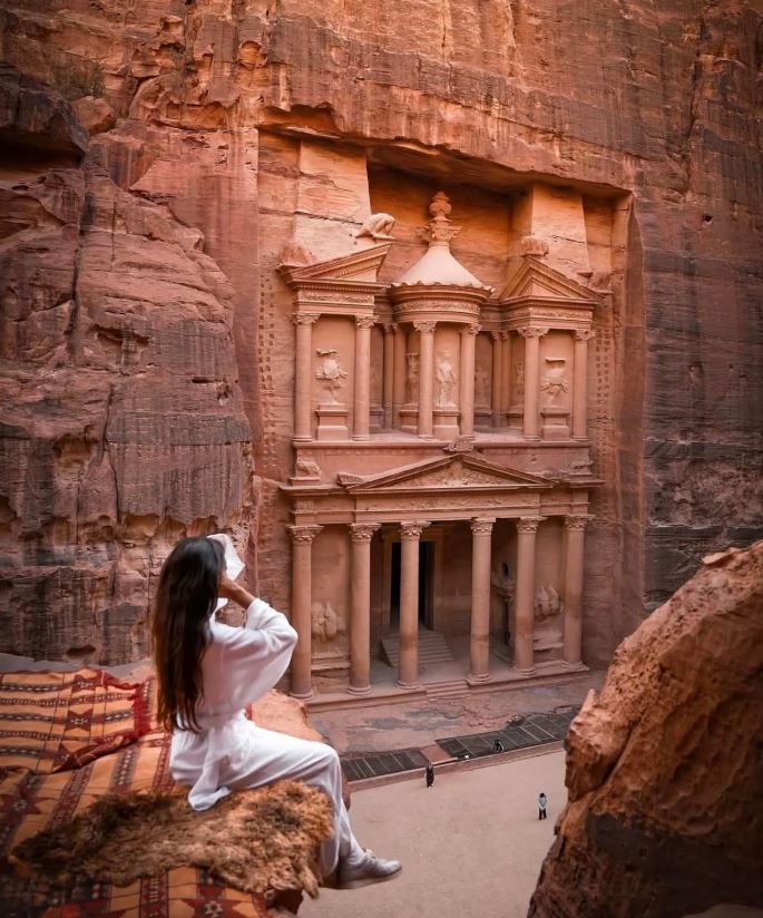 595 زائرا للبترا خلال أول أيام عيد الفطر