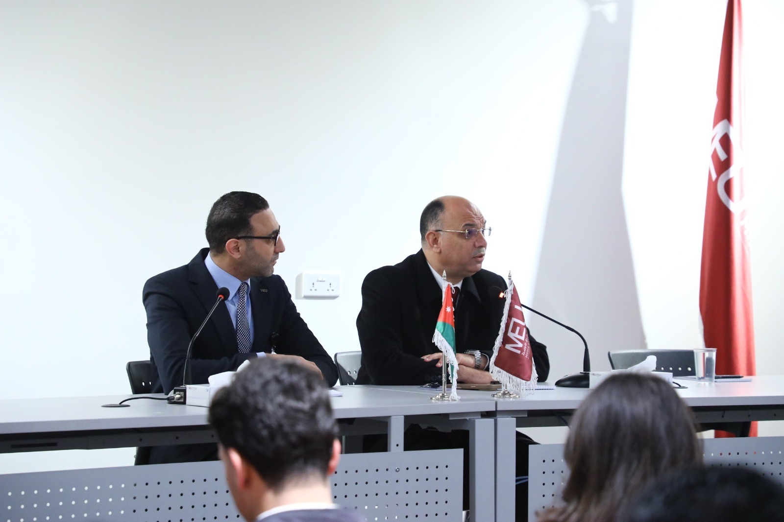 الإعلامي المسؤول والأخلاقي والمتمكن ..  محور لقاء الطلبة المستجدين في إعلام الشرق الأوسط