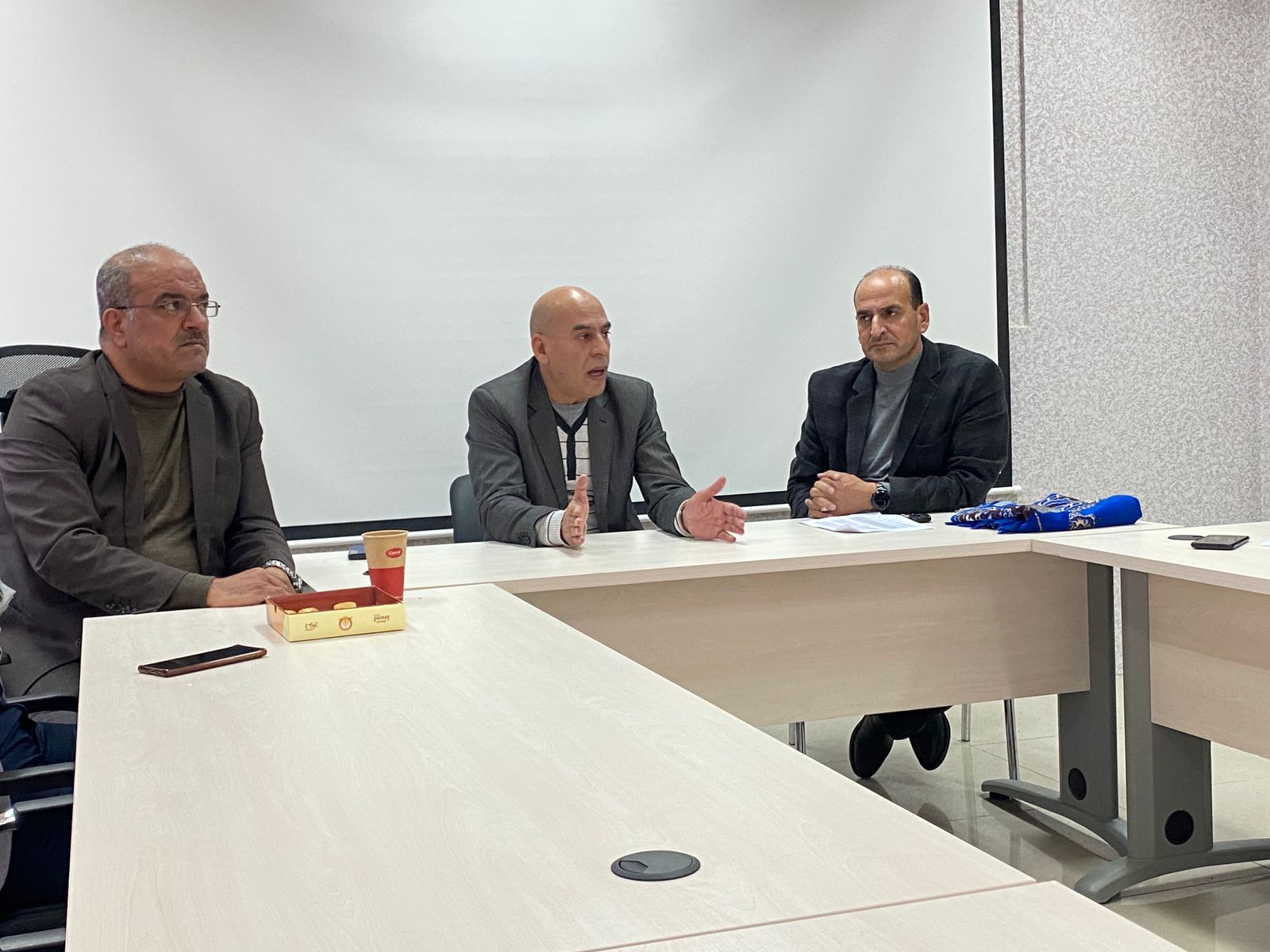 اللصاصمة يترأس اجتماع لجنة الموارد 