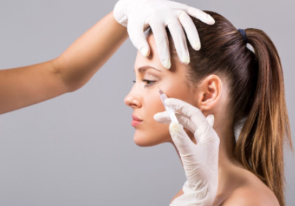توافق على ممارسة الأطباء العامين وأطباء الأسنان التجميل غير الجراحي