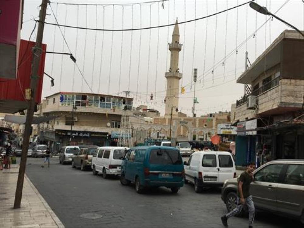 أسواق الكرك تنبض بالحياة استعدادا لاستقبال عيد الفطر 