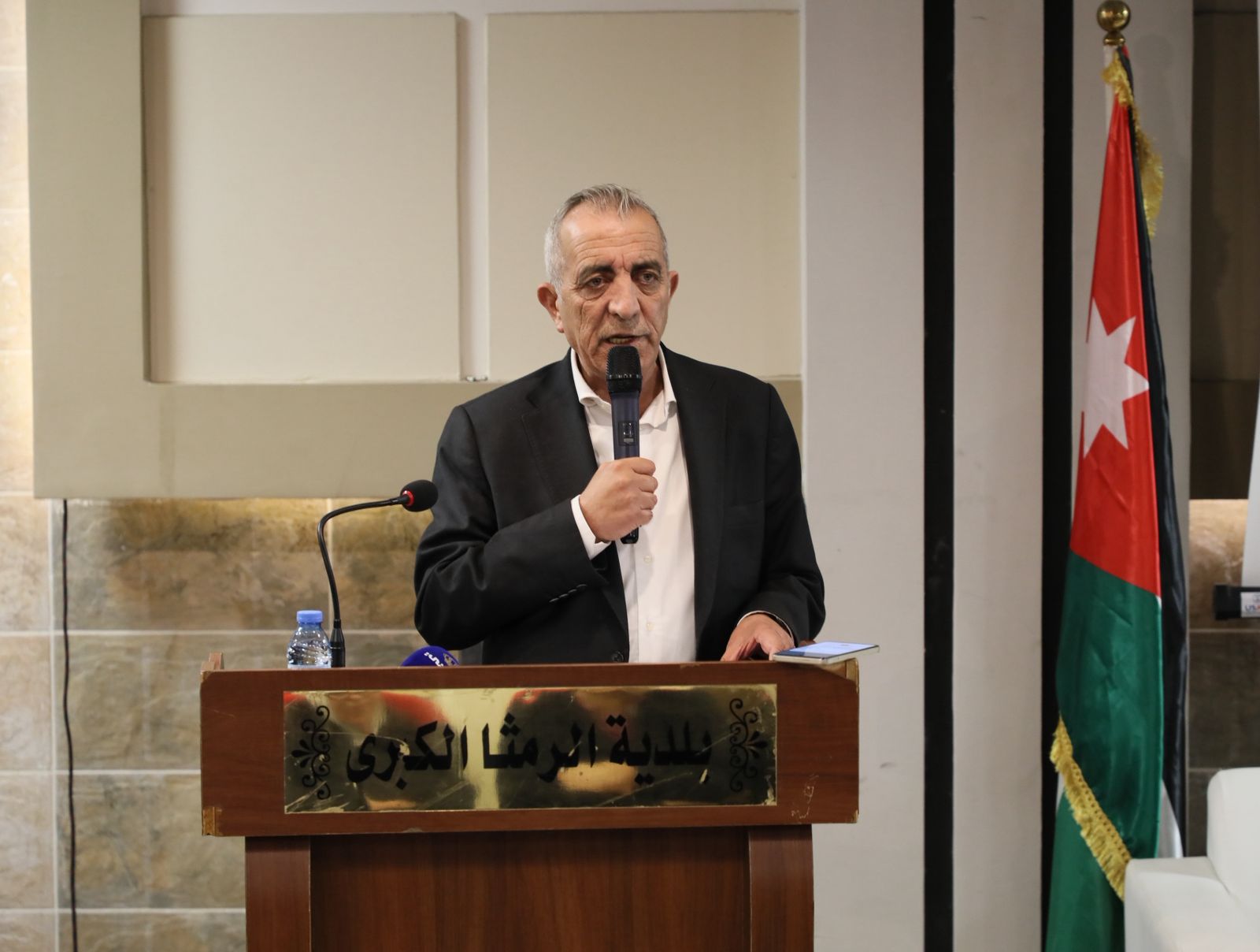 الرواشدة: إنشاء فرع لمعهد الفنون وحديقة ثقافية في الرمثا