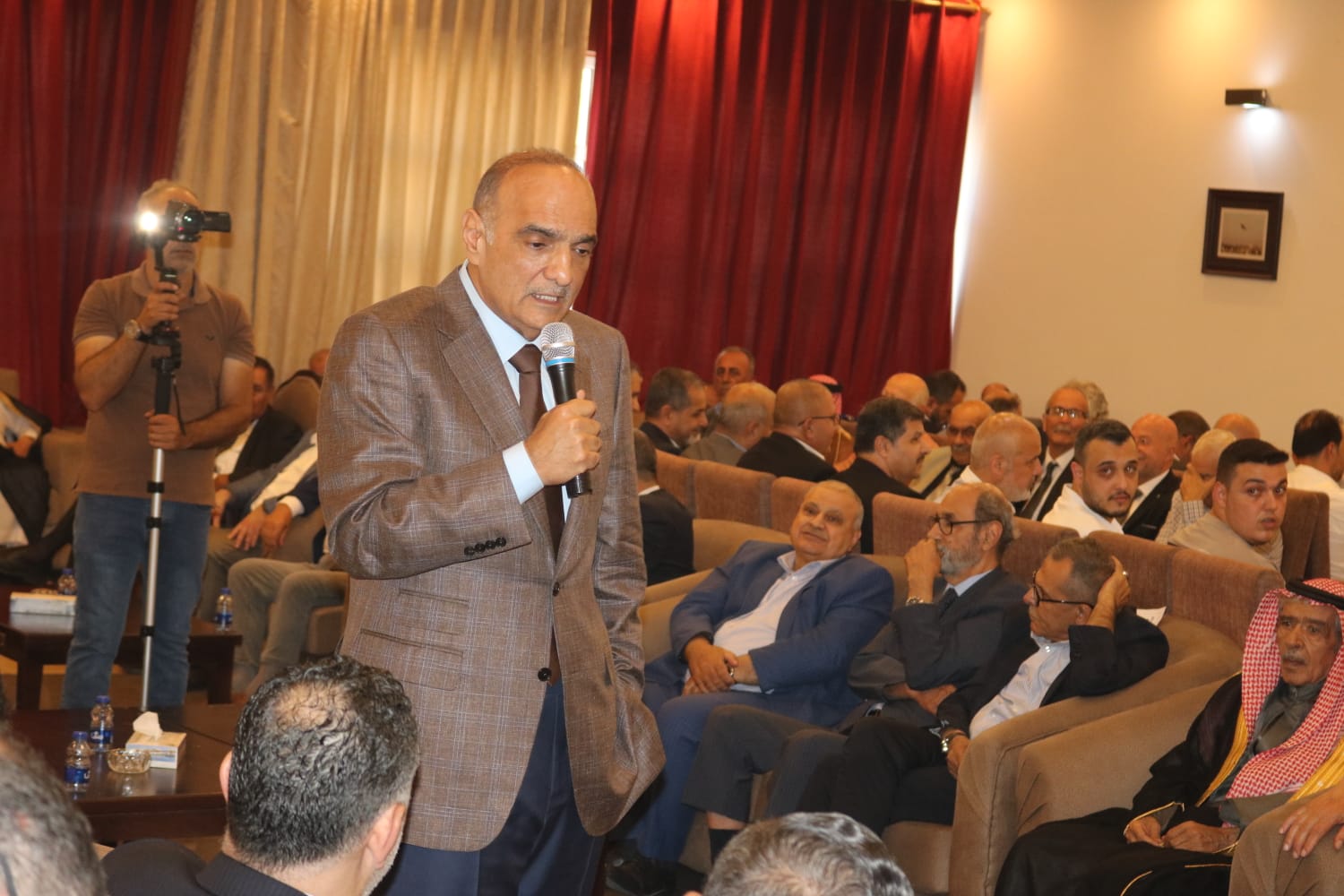 البطاينة والطيطي نسايب ..  البطاينة طلب والخصاونة أعطى