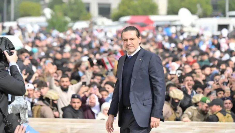 لافتات تُرحب بعودة الرئيس سعد الحريري!