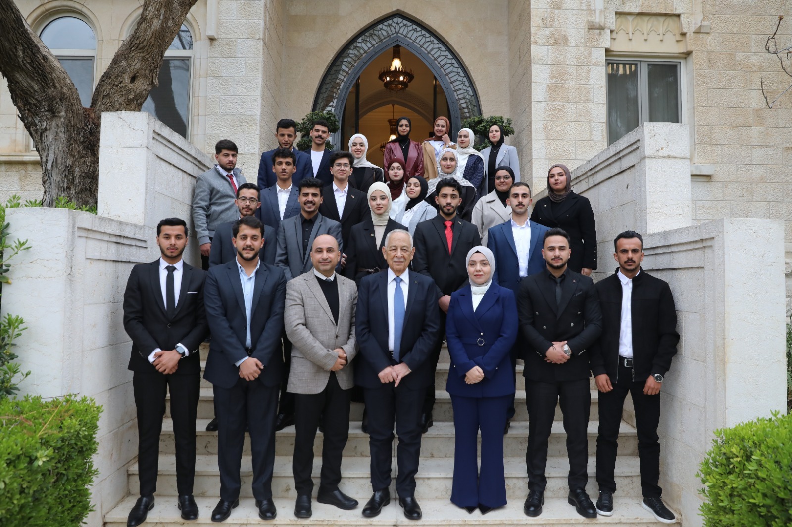 العيسوي يلتقي فعاليات أكاديمية وشبابية