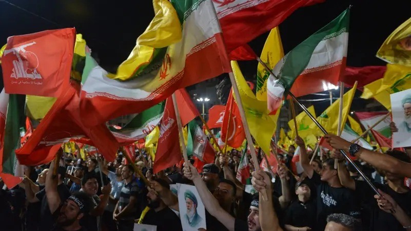 رويترز: حزب الله يستعد لحرب إقليمية جديدة بتمويل من إيران