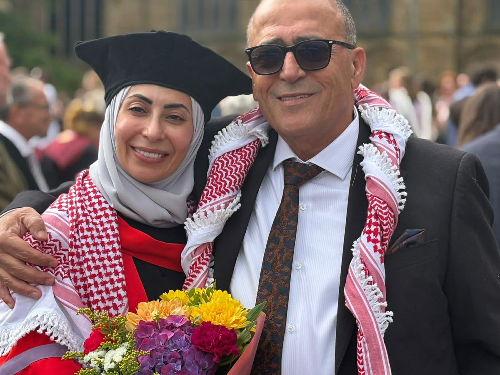 الهياجنة يهنئ ابنته بالدكتوراه