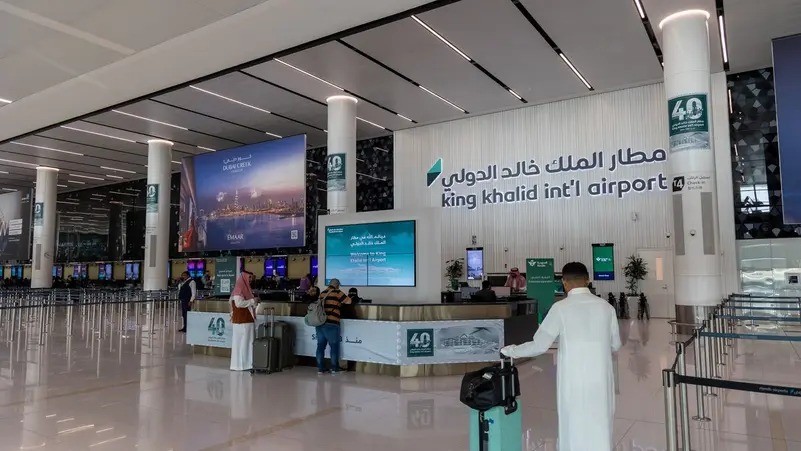 مقتل 3 سعوديين باستهداف مطار الملك خالد الدولي في الرياض