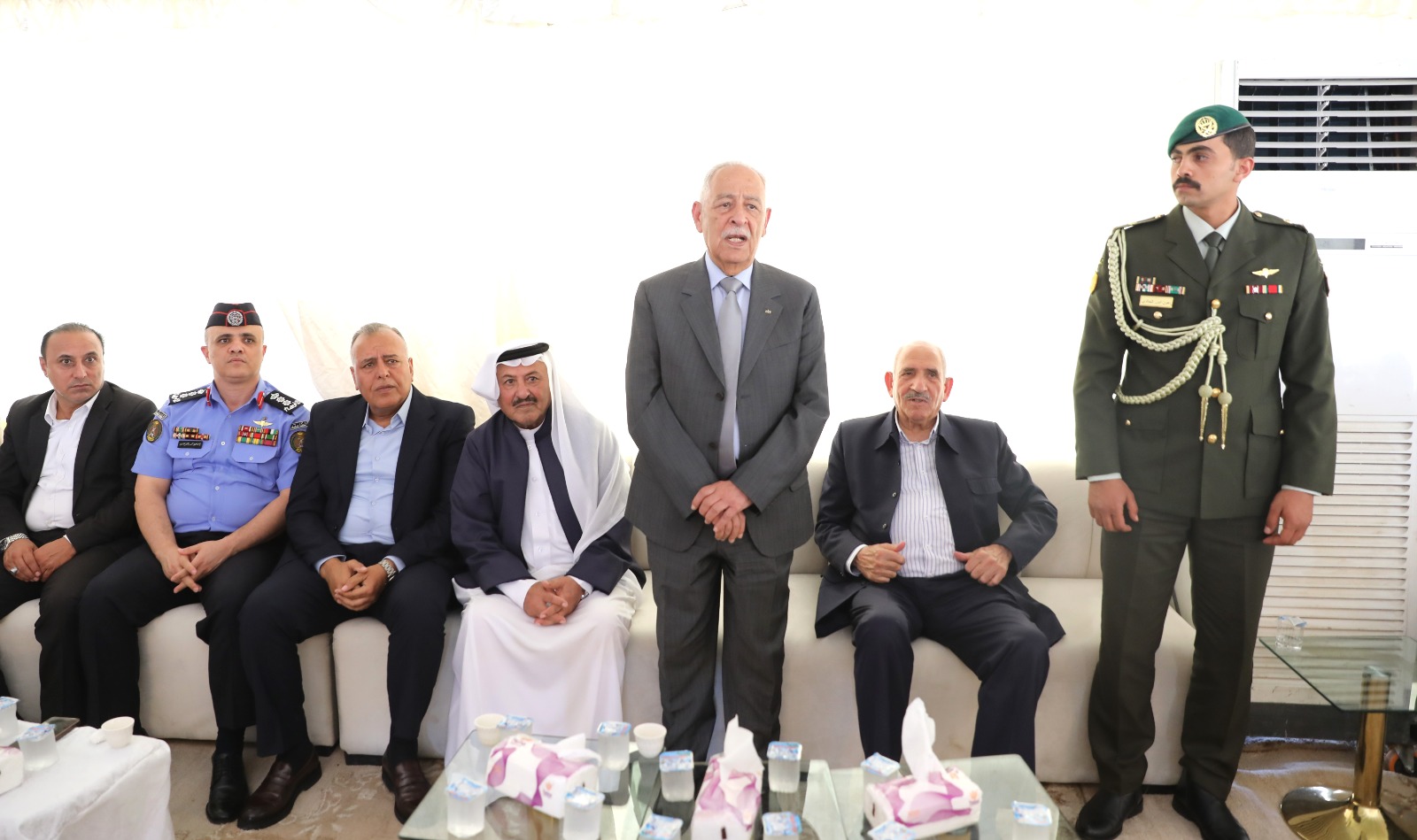 مندوبا عن الملك وولي العهد ..  العيسوي يعزي المعايعة وعكروش