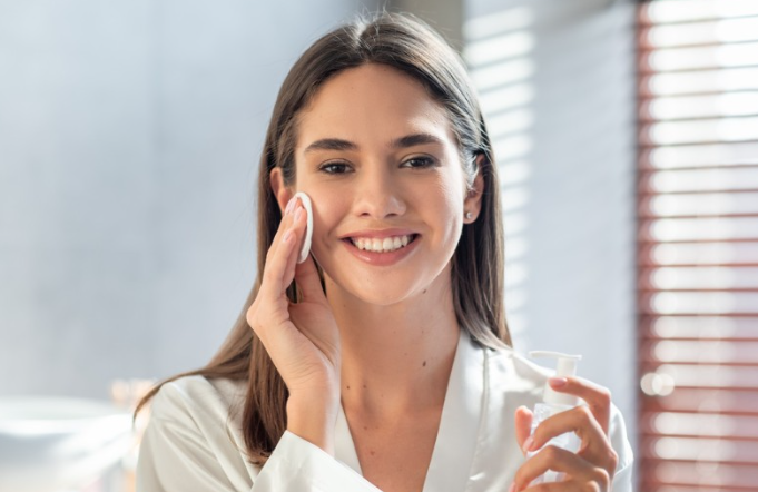 روتين شتوي عميق لبشرة أكثر ترطيباً ونضارة خلال الأيام الباردة