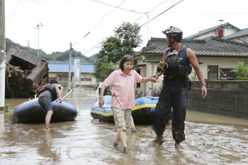 إجلاء 500 ألف شخص بسبب الفيضانات في اليابان