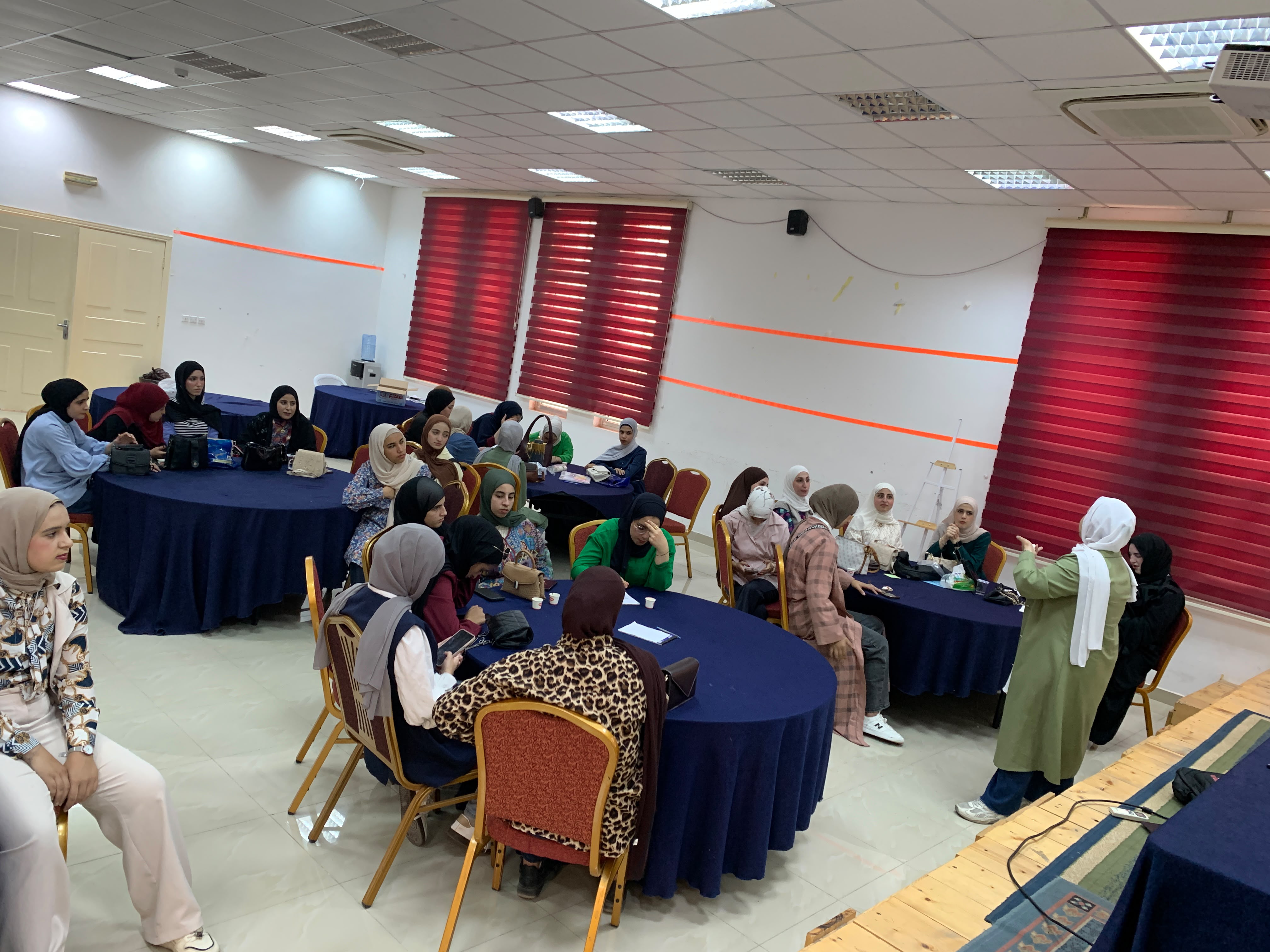 اختتام البرنامج التدريبي حضور للمهارات الرقمية في مركز شابات المزار الشمالي
