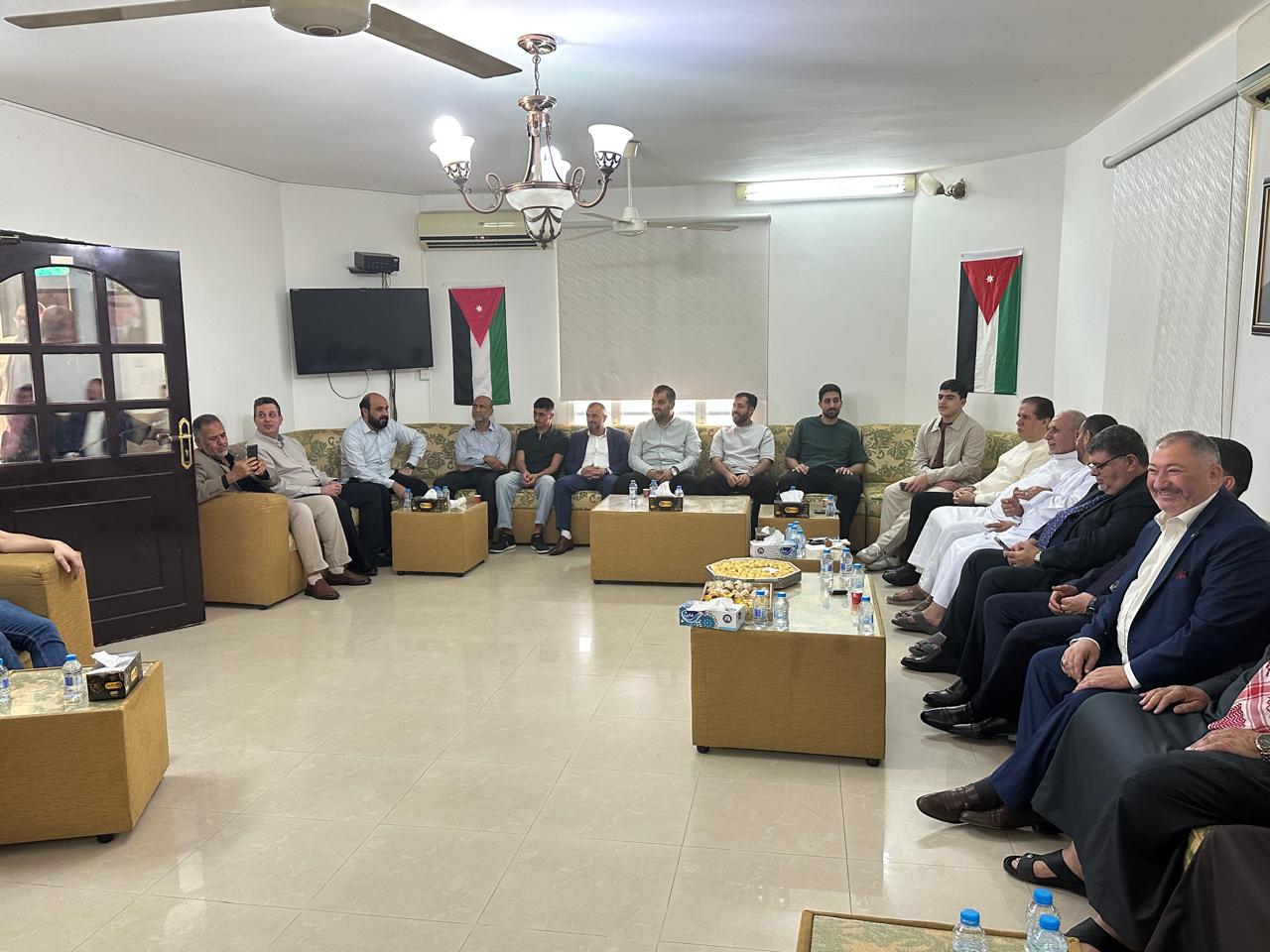 أبناء الجالية الأردنية في عُمان يتبادلون التهاني بالعيد