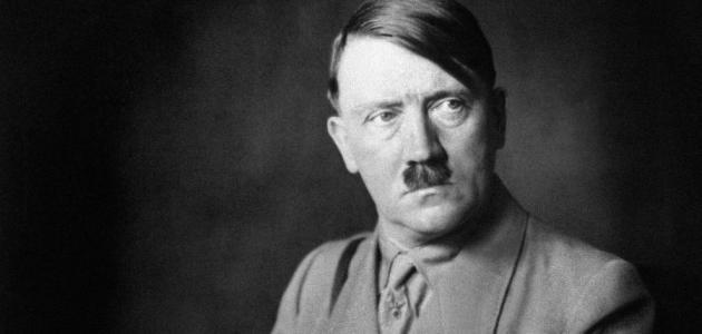 هتلر يطل بعد 8 عقود  ..  ألمان غنوا له وقلدوا حركاته ففجروا غضباً