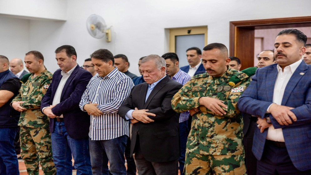 الملك يؤدّي صلاة عيد الفطر في مسجد الحرس الملكي