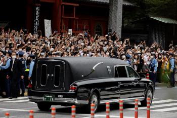 اليابانيون يودعون شينزو آبي بمراسم جنازة خاصة
