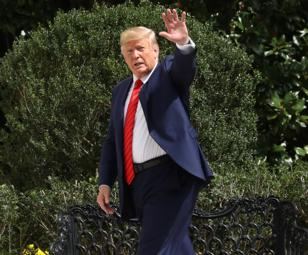 ترامب: قادة إيران اتصلوا يريدون التفاوض ..  وقد نتحرك قبل ذلك 