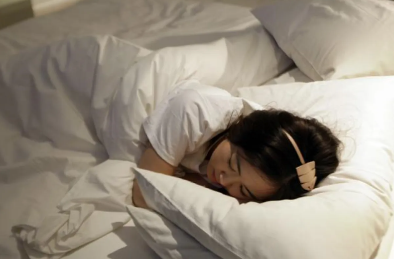 دراسة: توقيت النوم يؤثر على احتمالية الإصابة بالنوبة القلبية والسكتة الدماغية