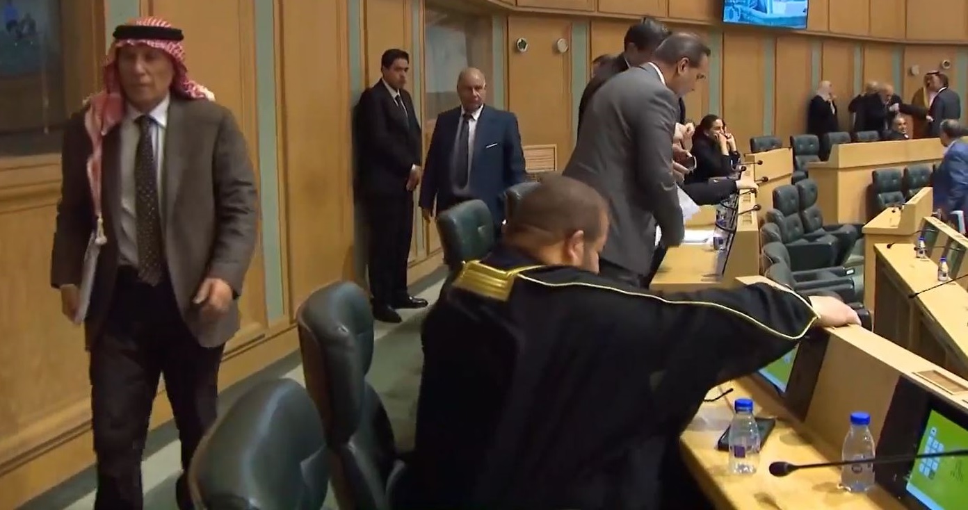 نواب العمل الاسلامي يغادرون قبة البرلمان احتجاجا ..  ماذا حدث؟