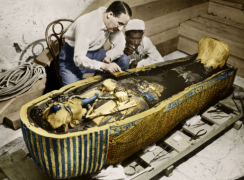 ماذا وجد عالم الآثار هوارد كارتر عندما التقى الملك توت عنخ آمون 