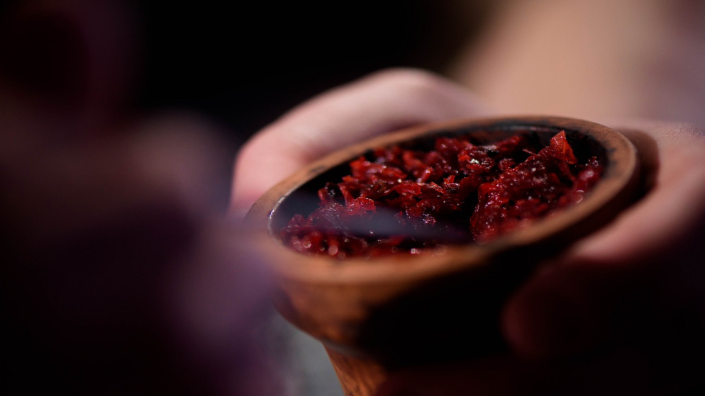 الضريبة للتجار: وقف بيع المعسل بالفرط يبدأ في 1 نيسان 