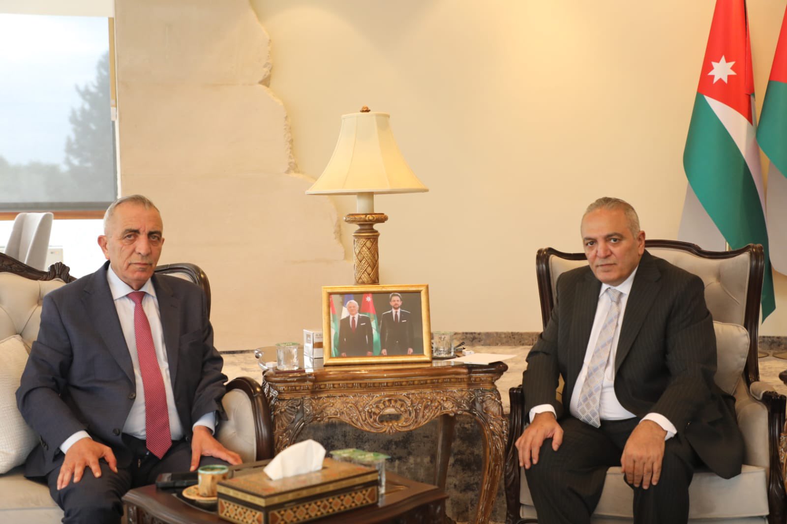 الرواشدة يلتقي نقيب الفنانين الأردنيين 