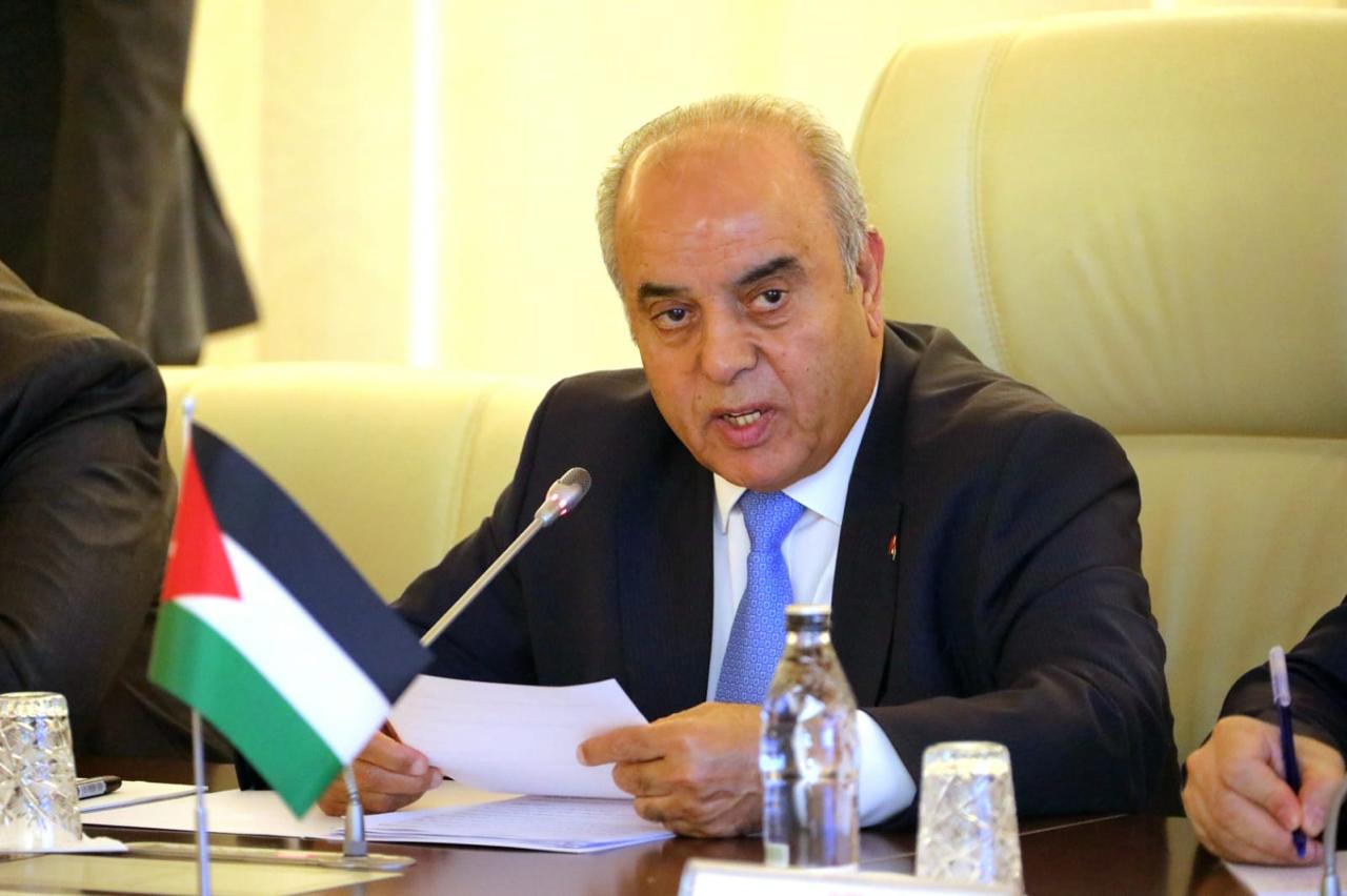 محافظة يحث الطلبة على المشاركة بانتخابات مجالس المدارس