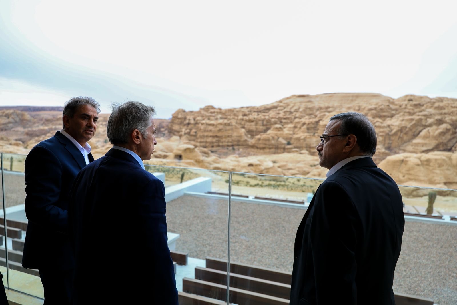 رئيس الوزراء يفتتح فندق كراون بلازا البترا