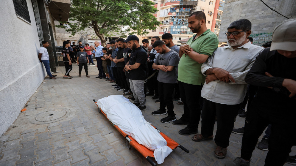 3 شهداء إثر قصف الاحتلال الإسرائيلي مركبة وسط غزة