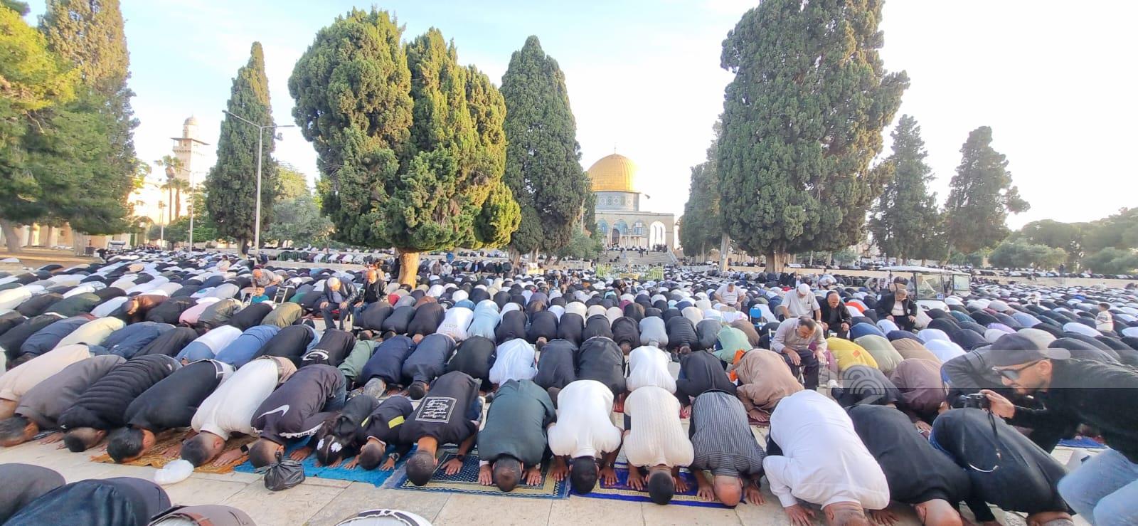 أكثر من 60 ألفا يؤدون الجمعة في المسجد الأقصى