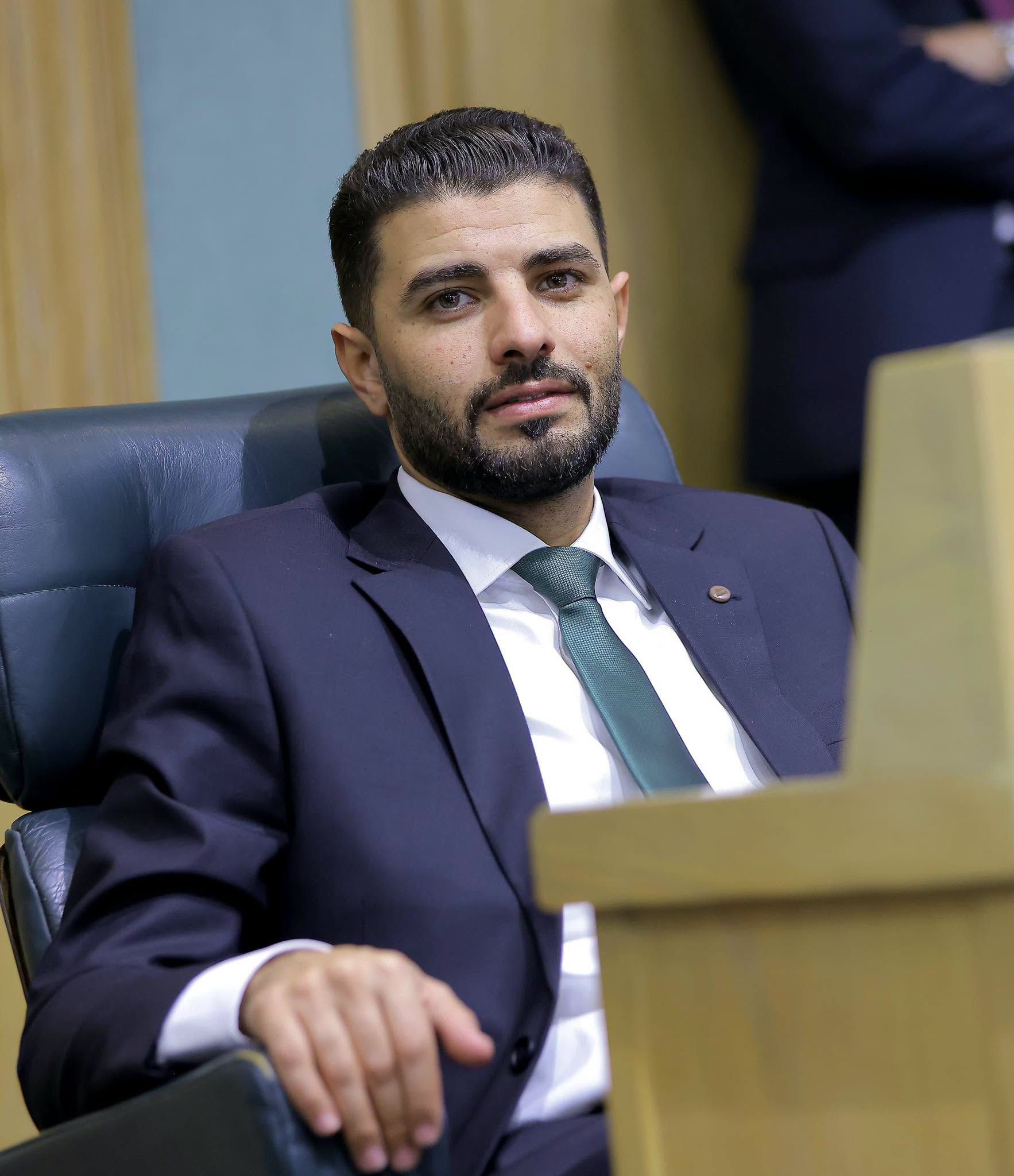الطهراوي يطالب بوقف حجز الشهادات الجامعية بذريعة الذمم المالية