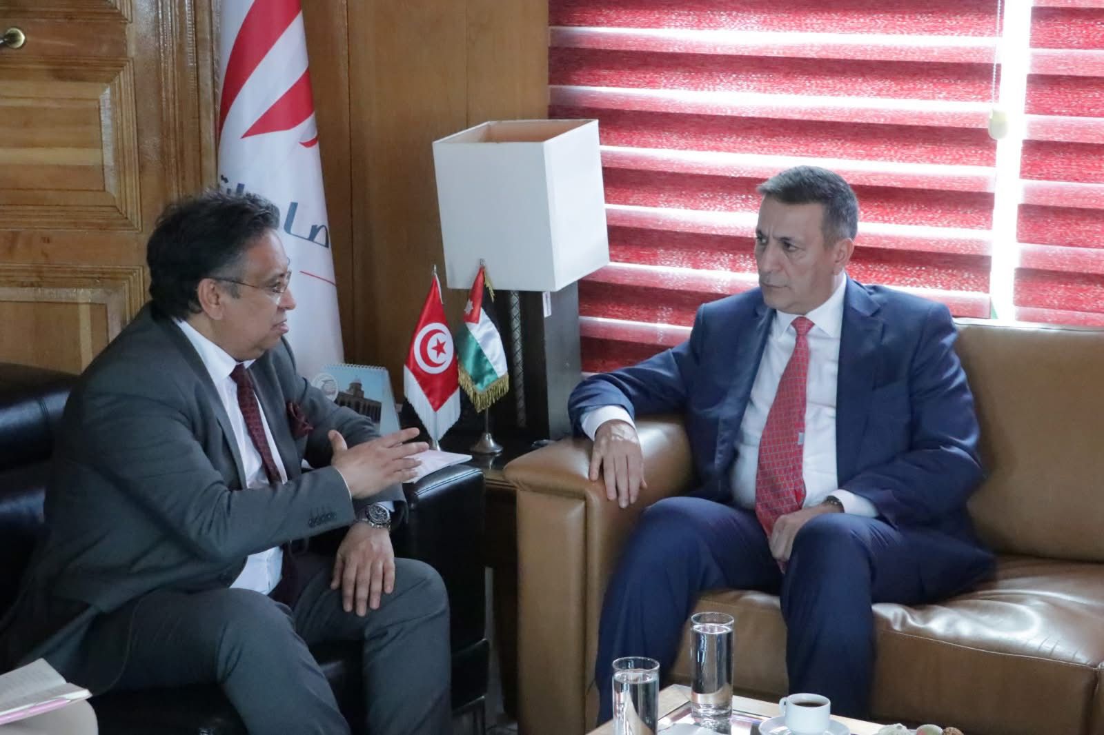 السفير الأردني في تونس يزور مركز النهوض بالصادرات ويبحث تعزيز التبادل التجاري والاقتصادي 