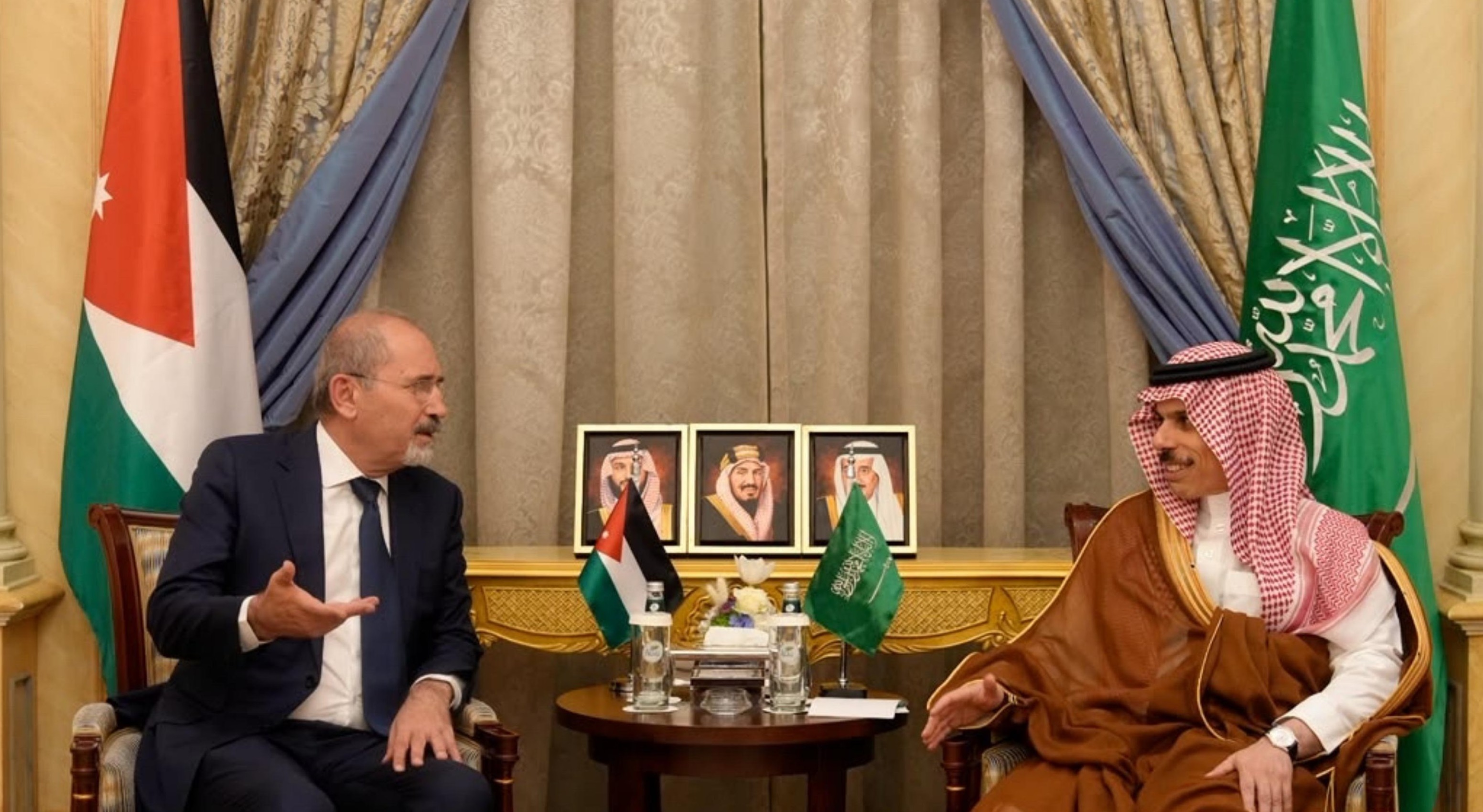 الصفدي يلتقي نظيره السعودي في الرياض