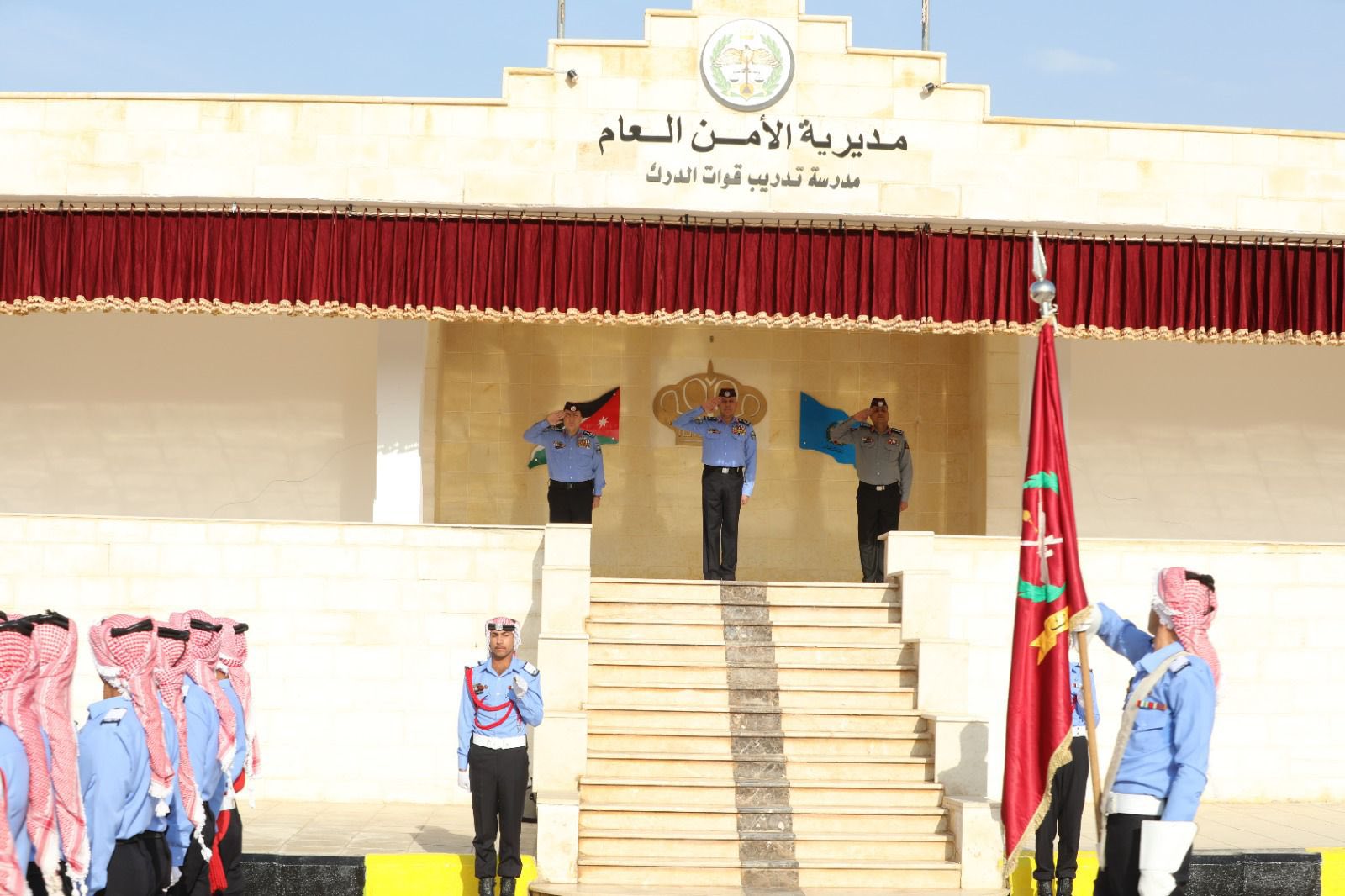 اللواء المعايطة يرعى تخريج دورة جديدة لمستجدّي الأمن العام