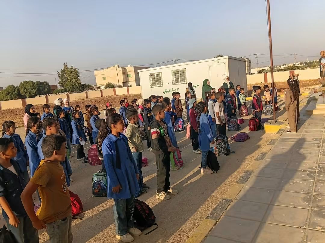 العقيل يتفقد مدرسة عمر بن عبدالعزيز في مادبا ويفتتح غرفة الإرشاد 