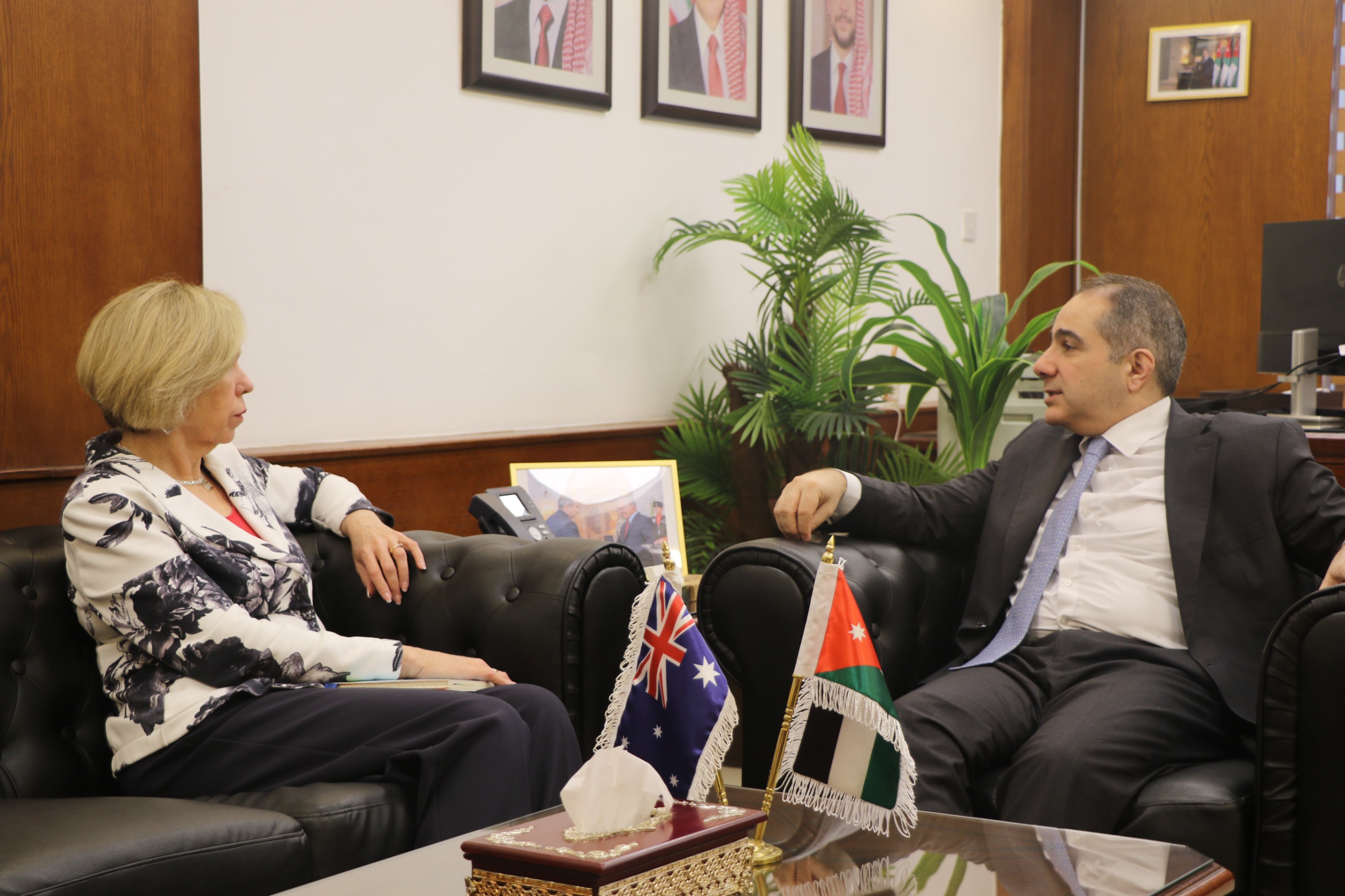 وزير الاستثمار يبحث مع السفيرة الأسترالية تعزيز التعاون الاقتصادي