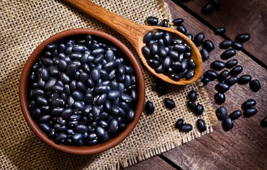 الفاصوليا السوداء ..  كنز للطاقة رغم مشكلات الهضم
