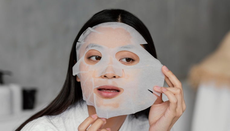 روتين العناية بالبشرة قبل العيد وماسكات طبيعية للحصول على بشرة صافية ومشرقة