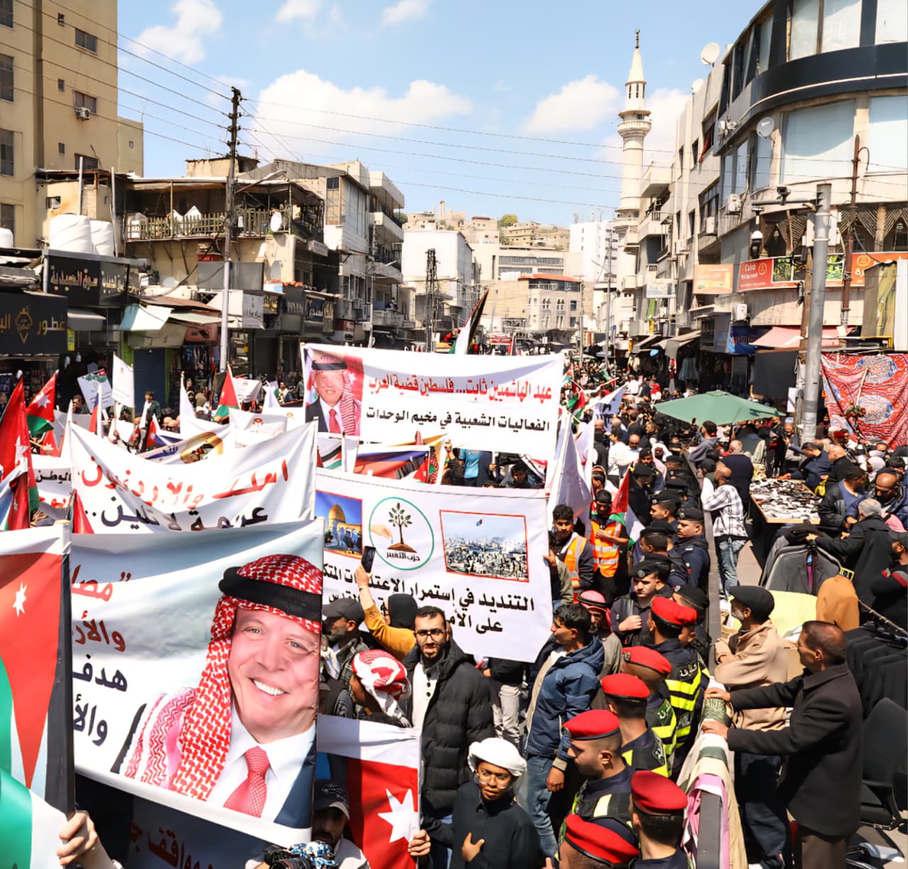 القدس خط أحمر ..  مسيرة شعبية في عمّان تؤيد مواقف الملك