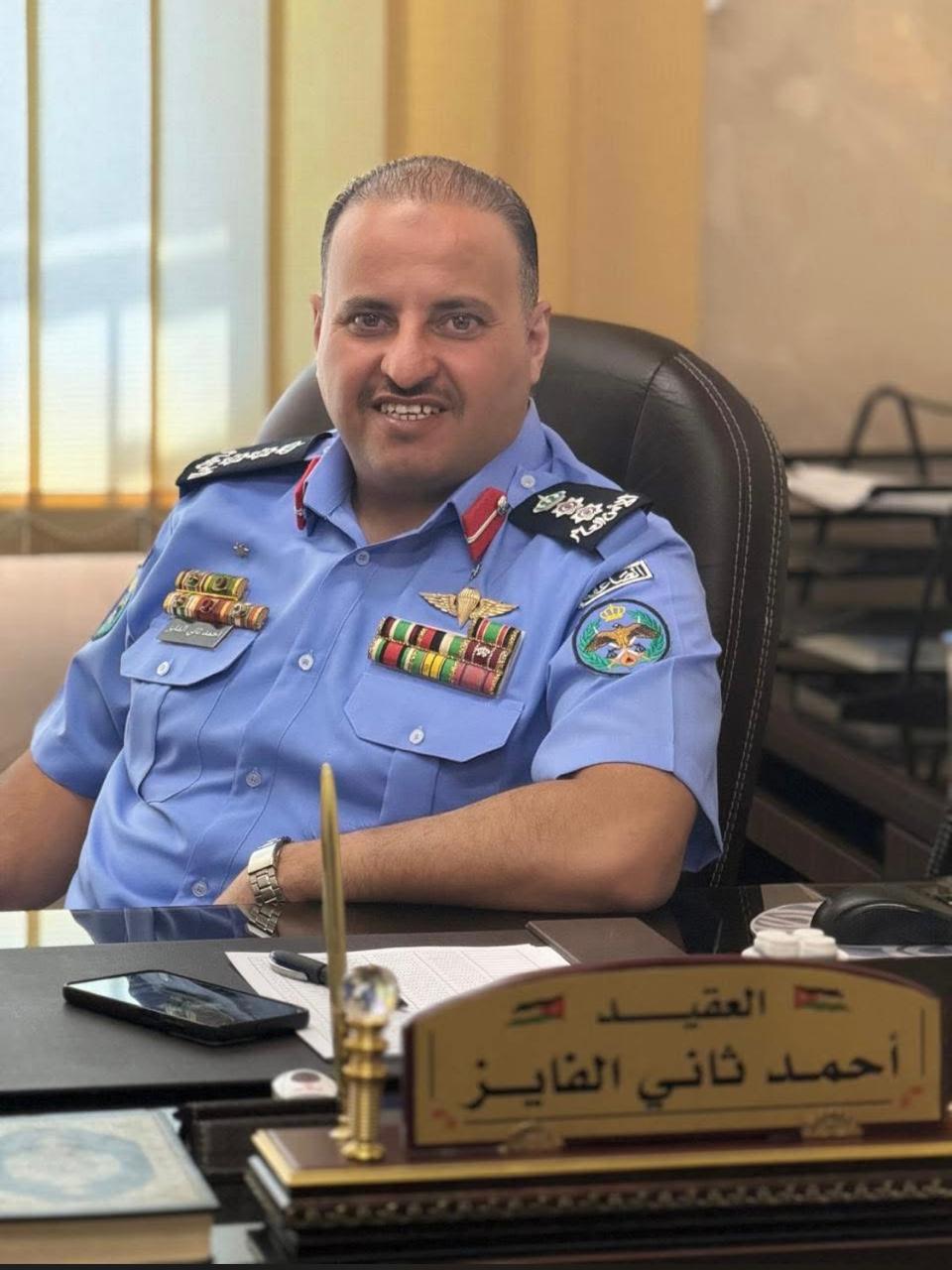 الصحفي محمد الفايز يهنئ ابن العم أحمد الفايز بالترفيع إلى رتبة عقيد 