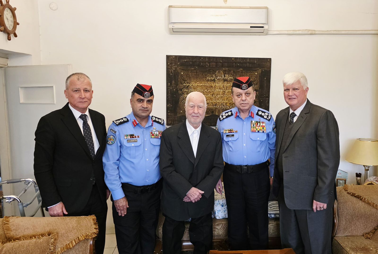 الأمن يكرّم الرائد المتقاعد رقم 650 سعد الدين هاكوز بعمر الـ 98 عاماً