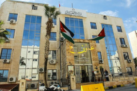 العمل تعلن إجراءات قوننة وتوفيق أوضاع العمالة الوافدة المخالفة