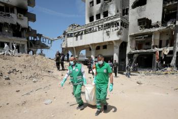 انتشال جثامين 190 شهيدا داخل مجمع ناصر الطبي في غزة