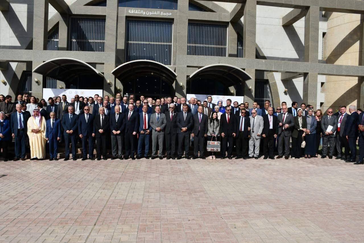 رئيس جامعة عجلون الوطنية يشارك في المنتدى الخامس لاتحاد رؤساء الجامعات العربية والروسية المنعقد في القاهرة