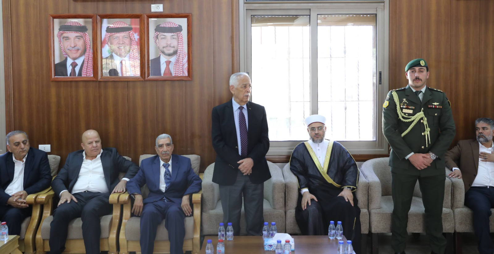 مندوبا عن الملك وولي العهد ..  العيسوي يعزي عشيرة الخشاشنة