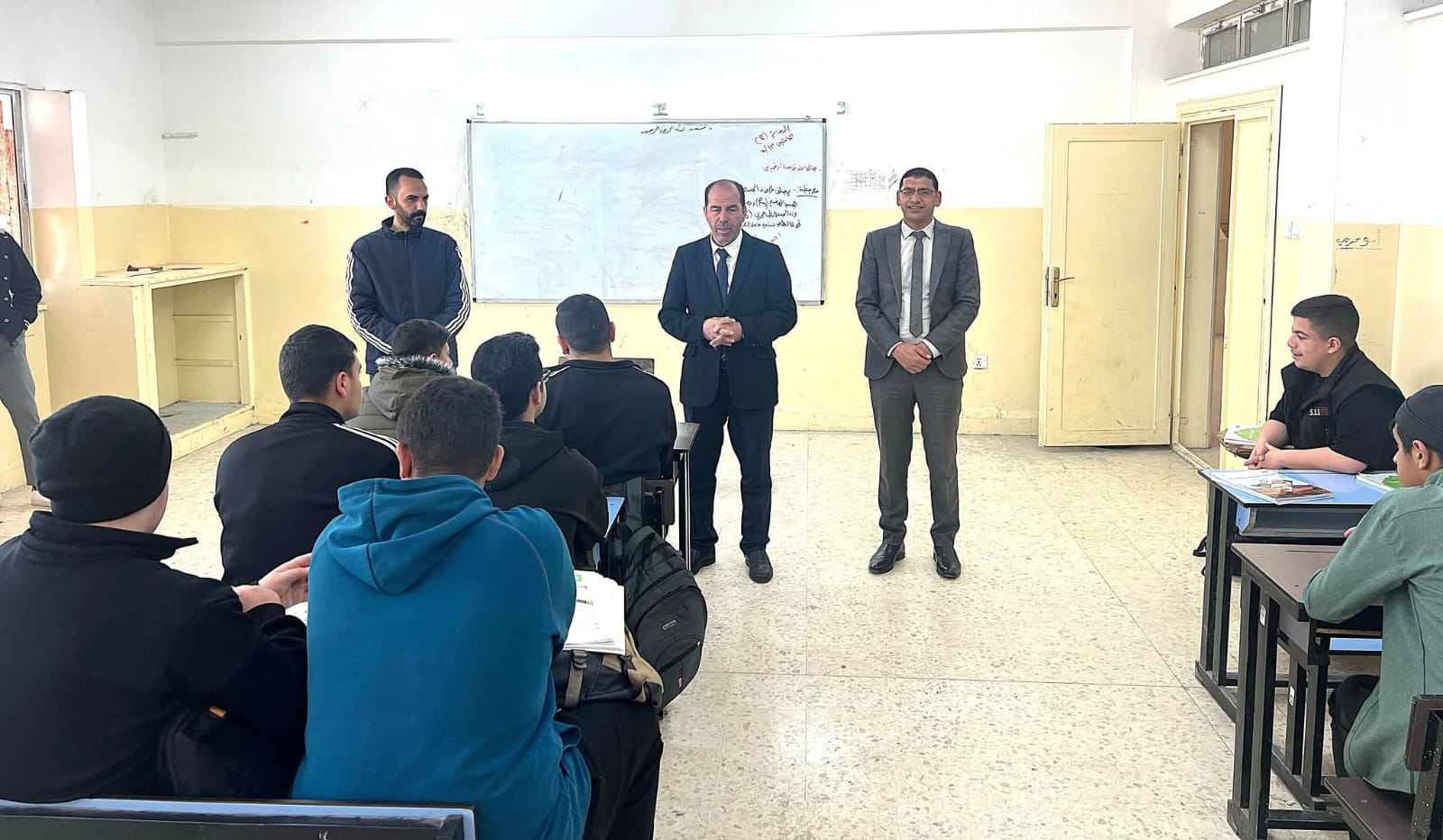 الحوامدة يلتقي طلبة الثانوية العامة في مدرسة الطرة