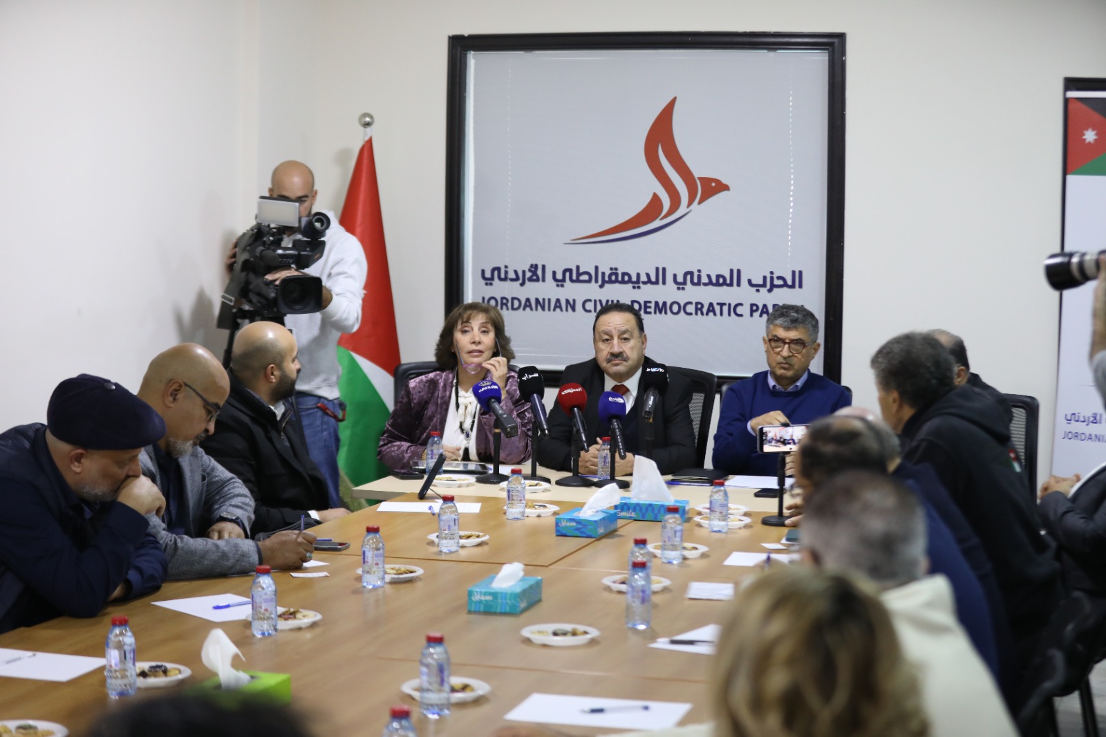 عضو سابق في المدني الديمقراطي يتساءل: كيف نتوحد؟