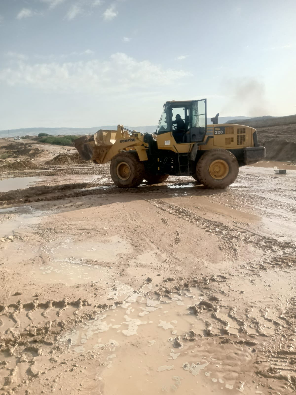 إغلاق طريق دافوس مؤقتًا بعد انجراف الأتربة